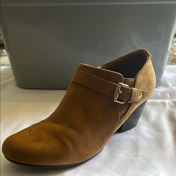 American Eagle Tan Mules with Adjustable Strap - Picture 5 of 6